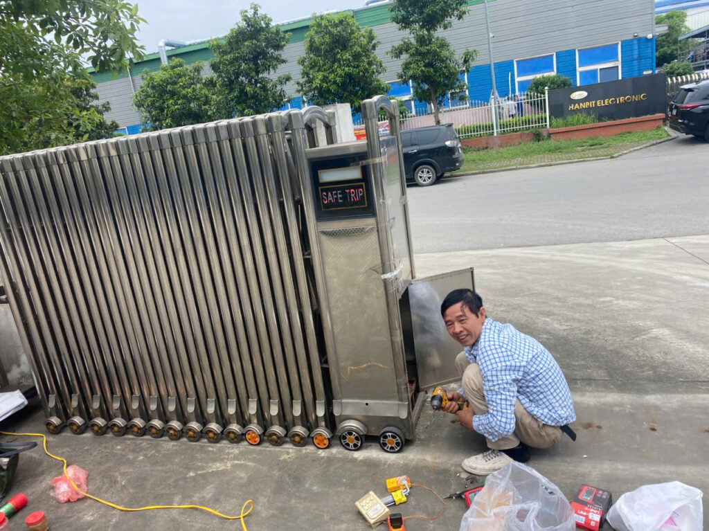 Sửa cửa cổng xếp Khu Công Nghiệp Thăng Long