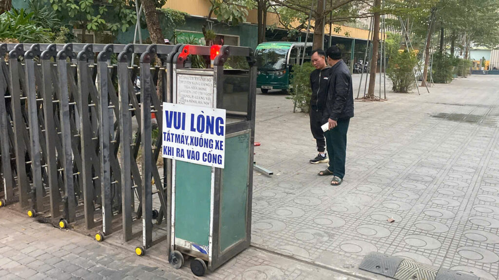 Lắp Đặt Cổng Xếp Tại Gia Lâm Hà Nội
